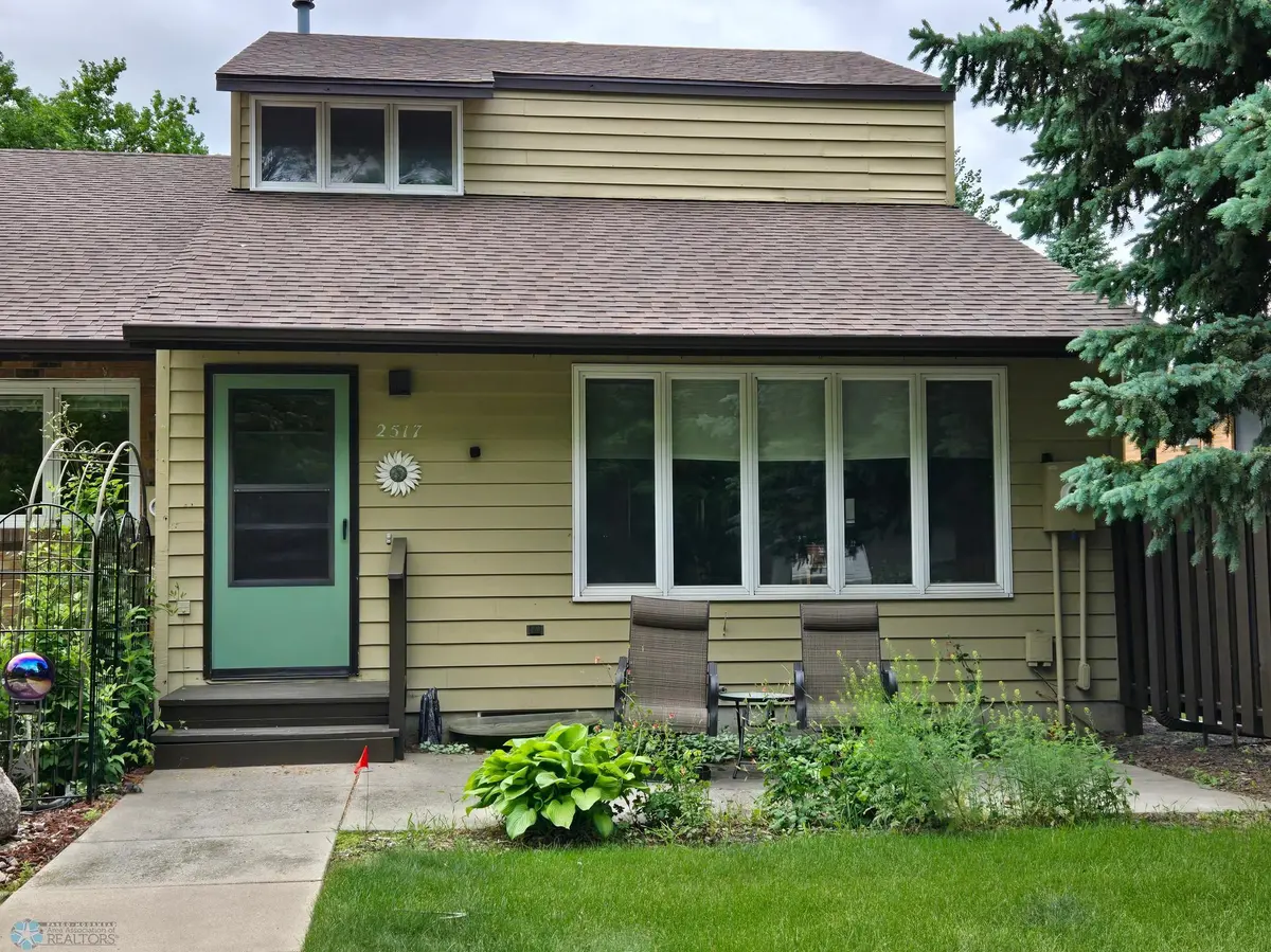2517 W Country Club DR S #10, Fargo, ND 58103