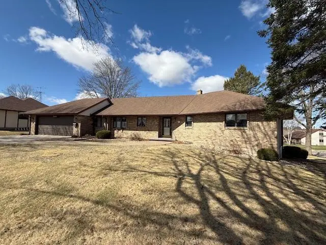 107 Sunnyside DR E, Caledonia, MN 55921