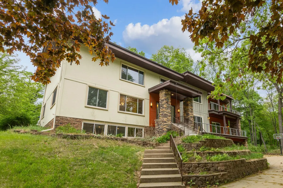 21 Red Fox RD, North Oaks, MN 55127