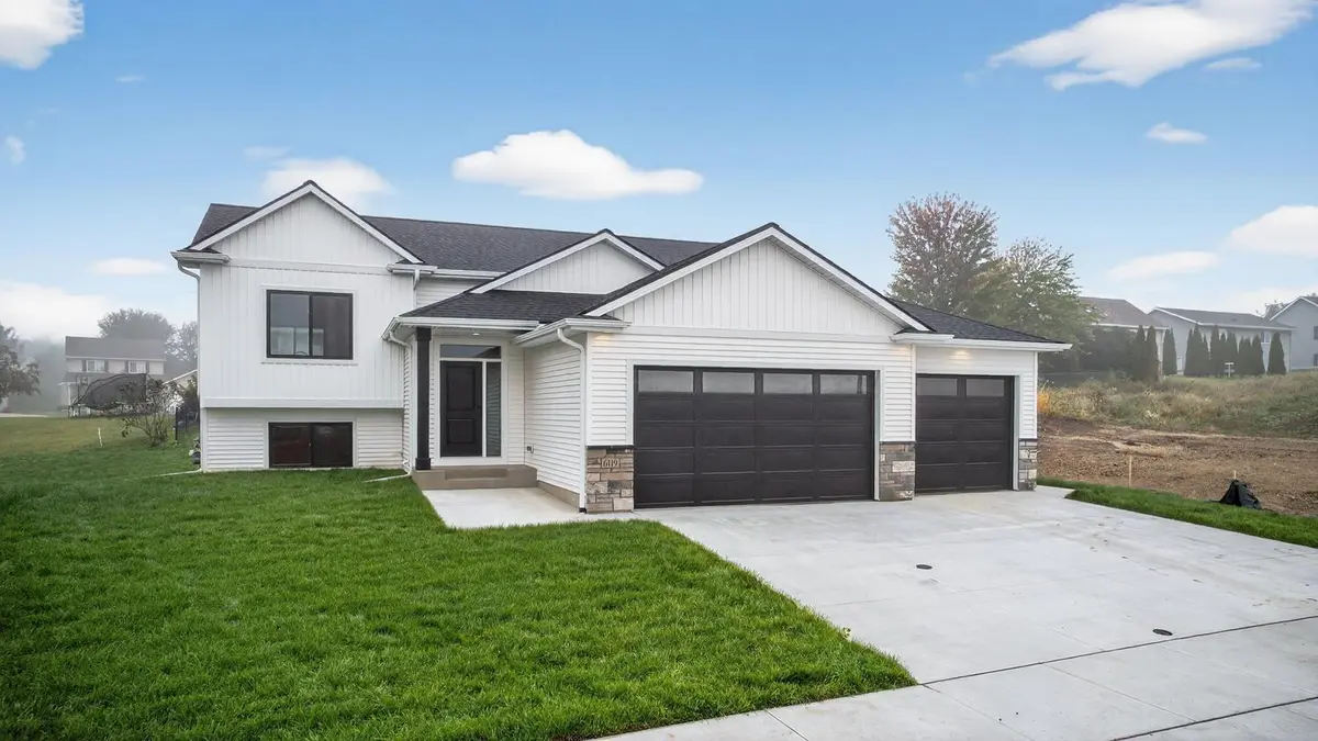 6119 Cody LN NW, Rochester, MN 55901