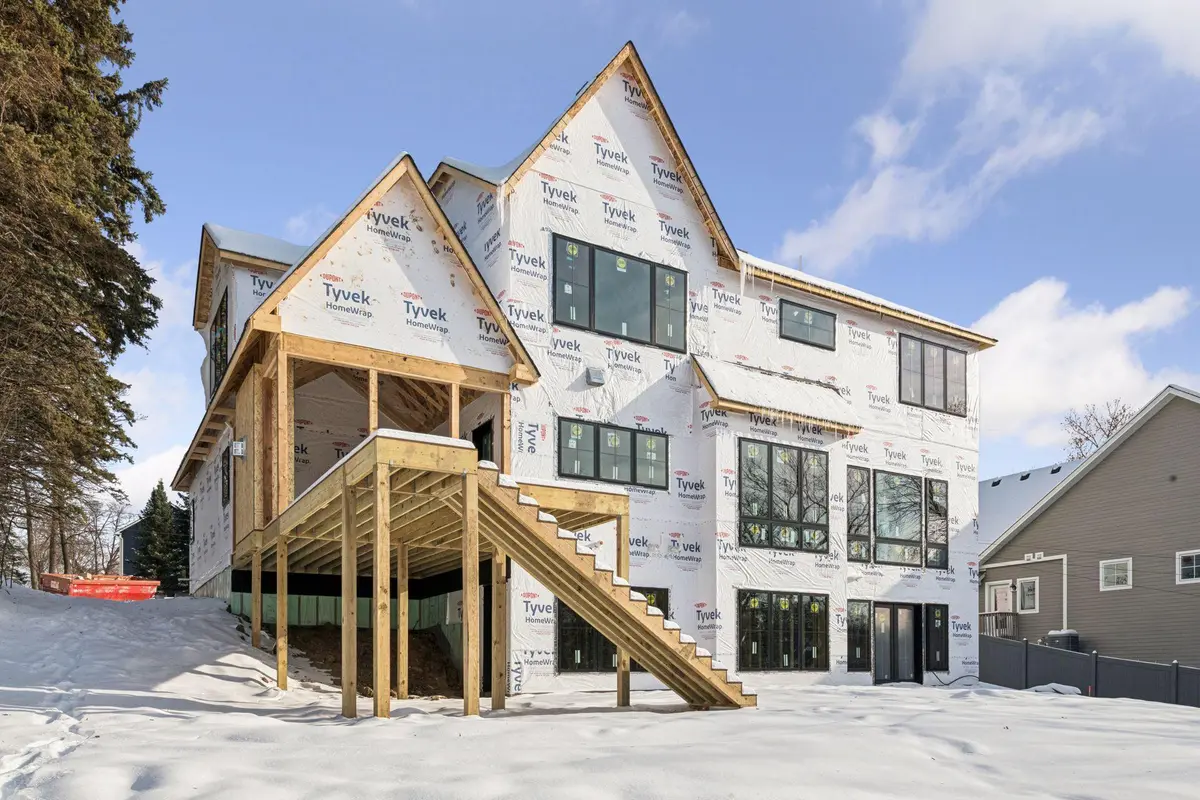 105 Queensland LN N, Plymouth, MN 55447