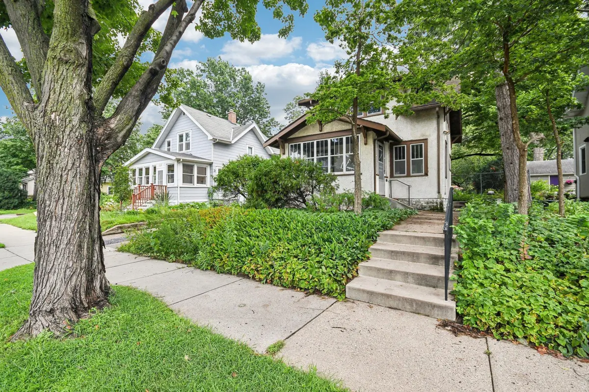 1132 Raymond AVE, Saint Paul, MN 55108