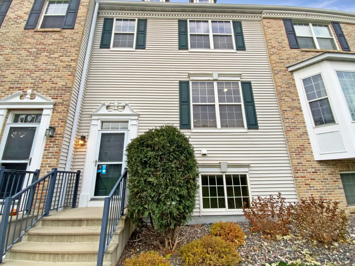 15579 June Grass LN, Eden Prairie, MN 55347