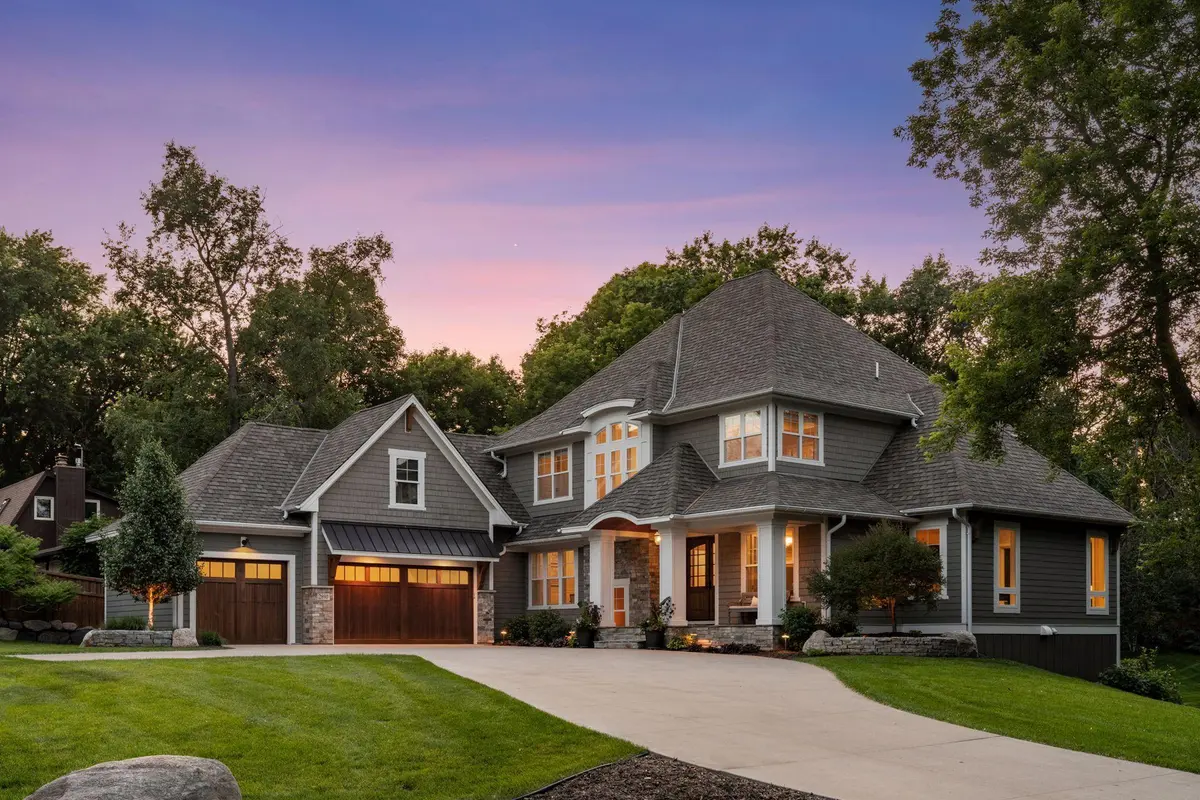 2890 Ella LN, Minnetonka, MN 55305