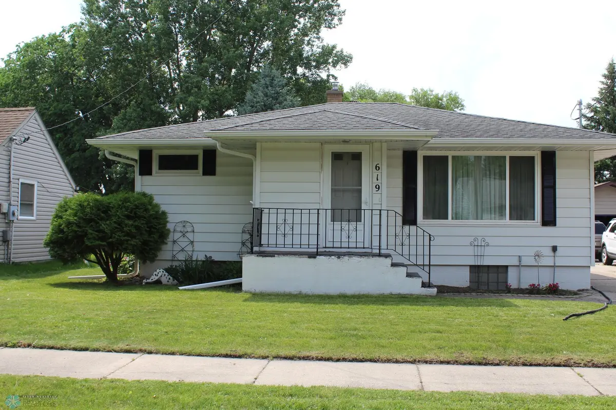 619 15th ST N, Moorhead, MN 56560