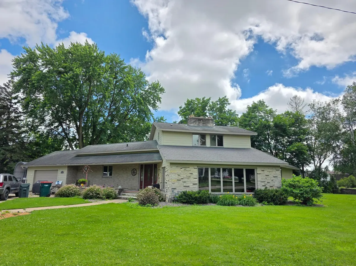 240 1st ST SW, Elgin, MN 55932