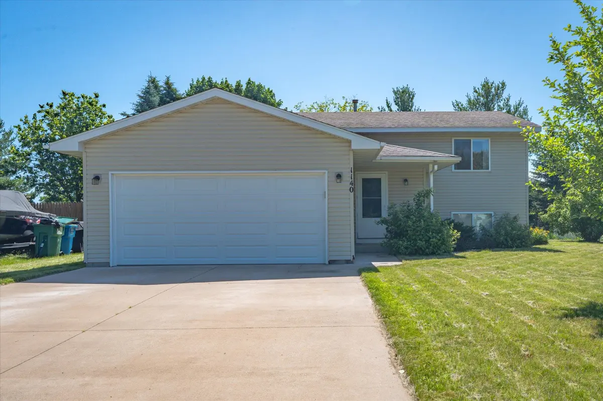 1140 Carriage Hills DR S, Cambridge, MN 55008