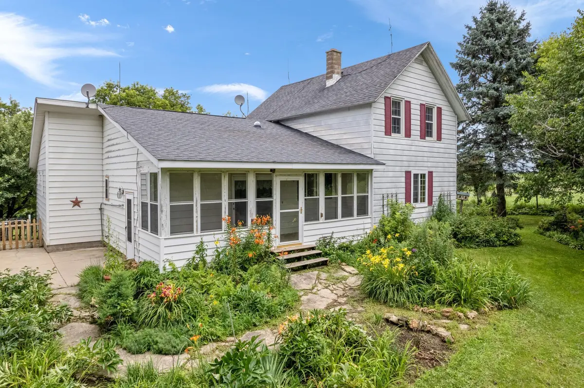 32653 Stinson Ridge RD, Houston, MN 55943