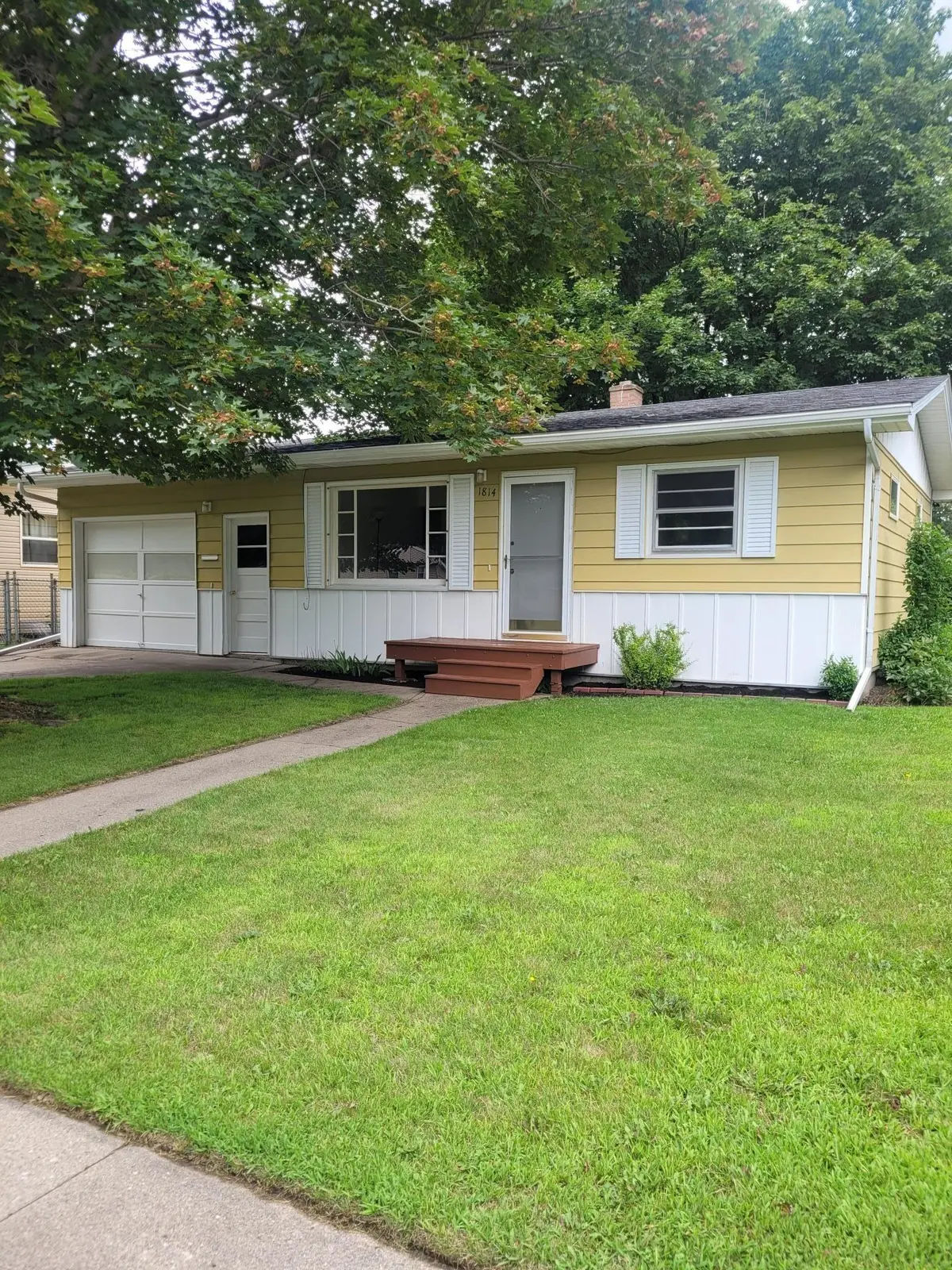 1814 10th AVE N, Moorhead, MN 56560