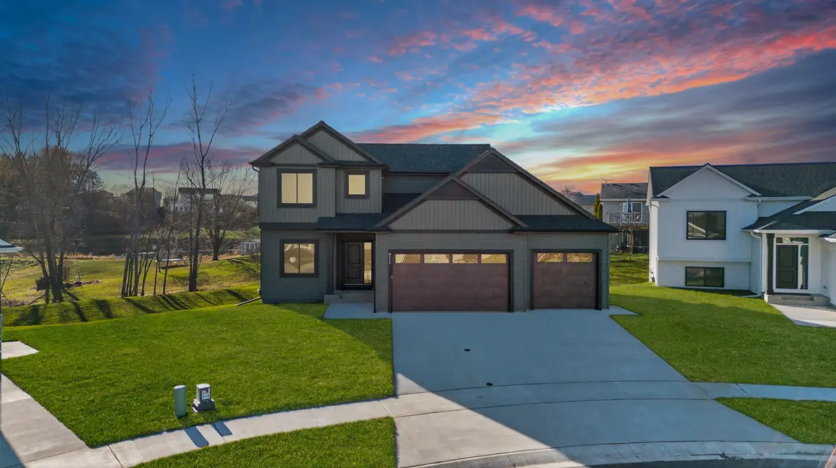 6111 Cody LN NW, Rochester, MN 55901