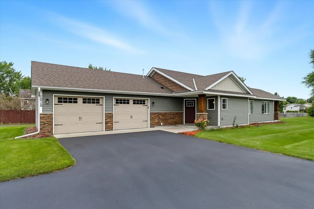 1015 Winsome WAY NW, Isanti, MN 55040