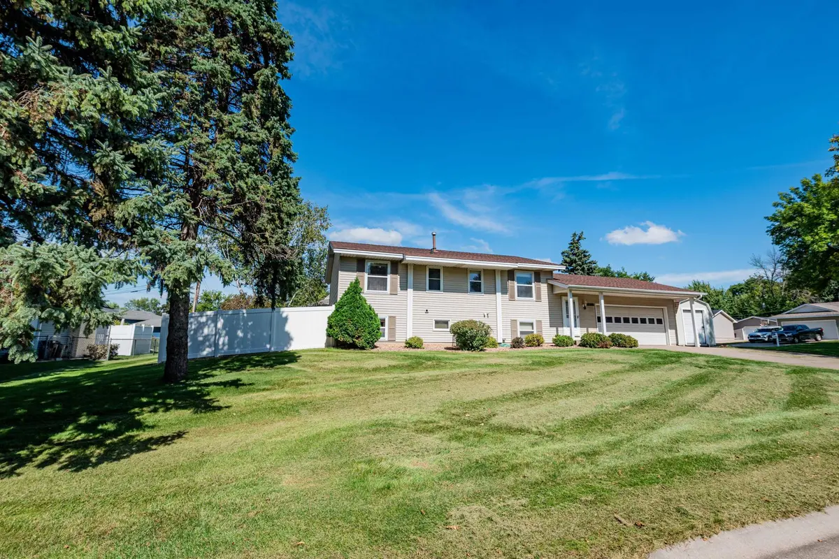 8390 81st ST S, Cottage Grove, MN 55016
