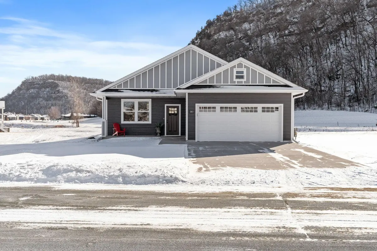 585 Cedar DR, Lake City, MN 55041