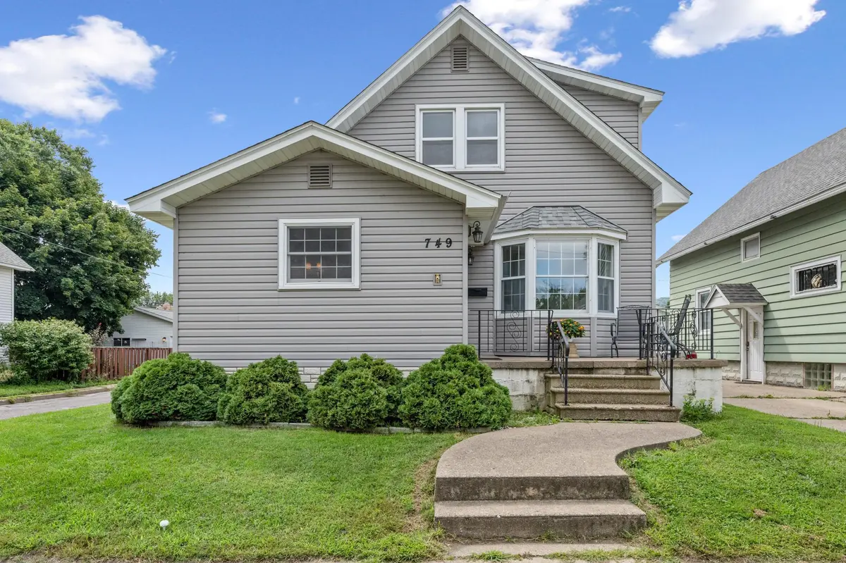 749 W 4th ST, Winona, MN 55987