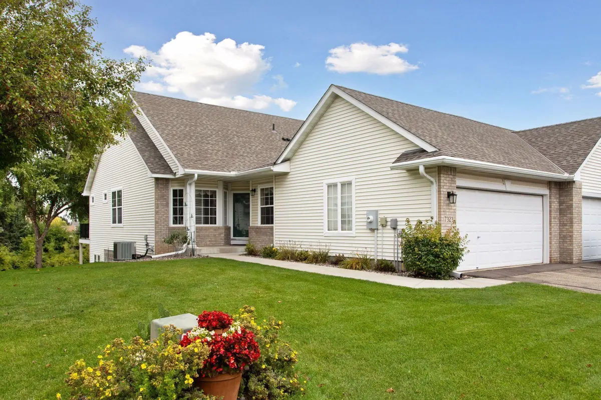 7323 Brittany LN, Inver Grove Heights, MN 55076