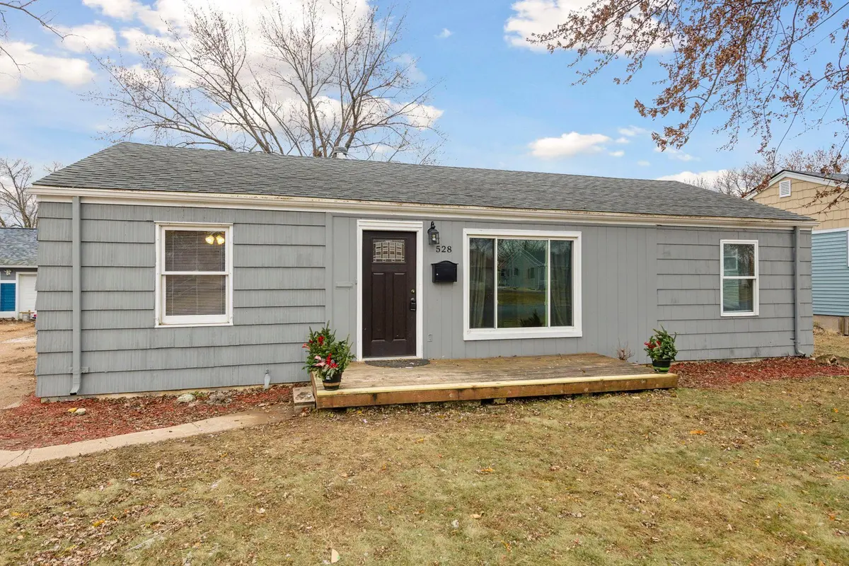 528 Shakopee AVE E, Shakopee, MN 55379