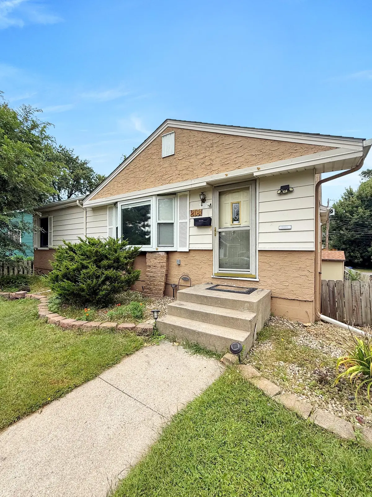2161 Ross AVE E, Saint Paul, MN 55119