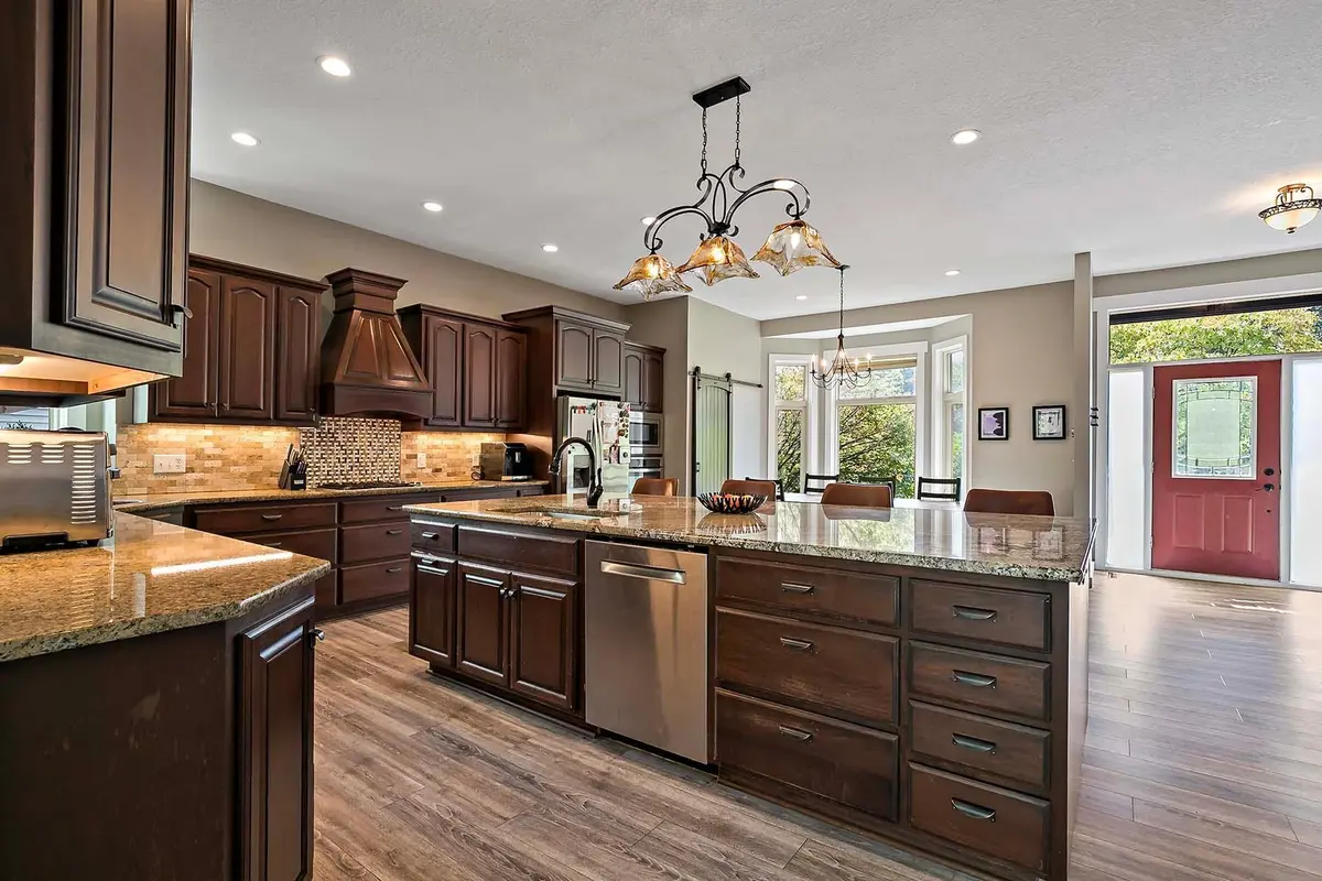 5420 Riverwood LN, Savage, MN 55378