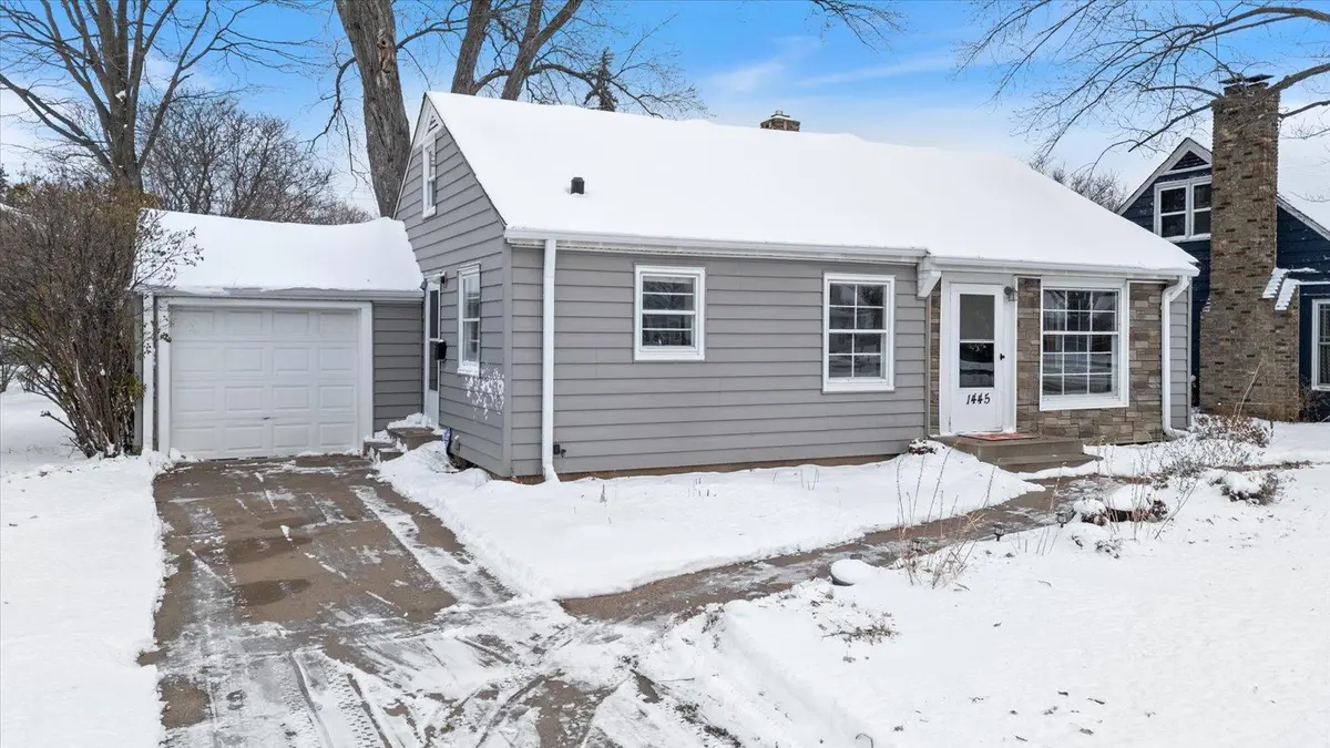 1445 Larpenteur AVE W, Falcon Heights, MN 55113