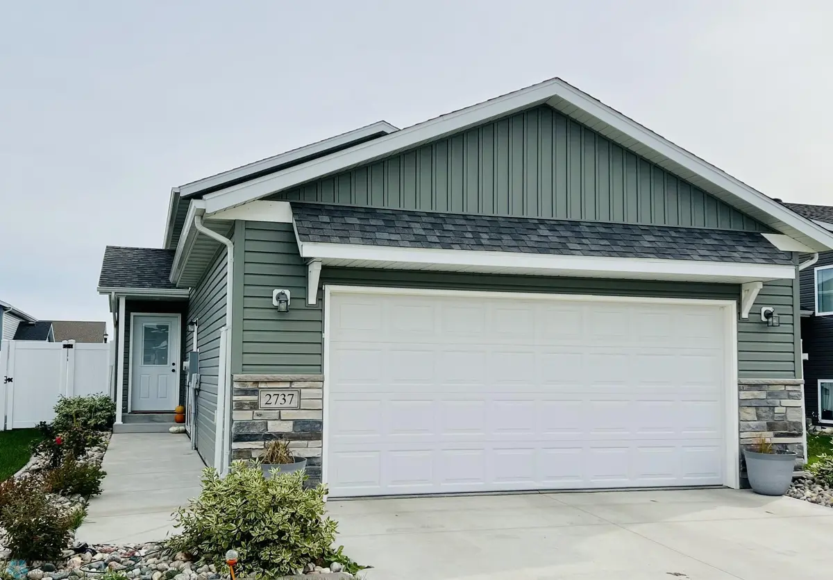 2737 10th ST W, West Fargo, ND 58078