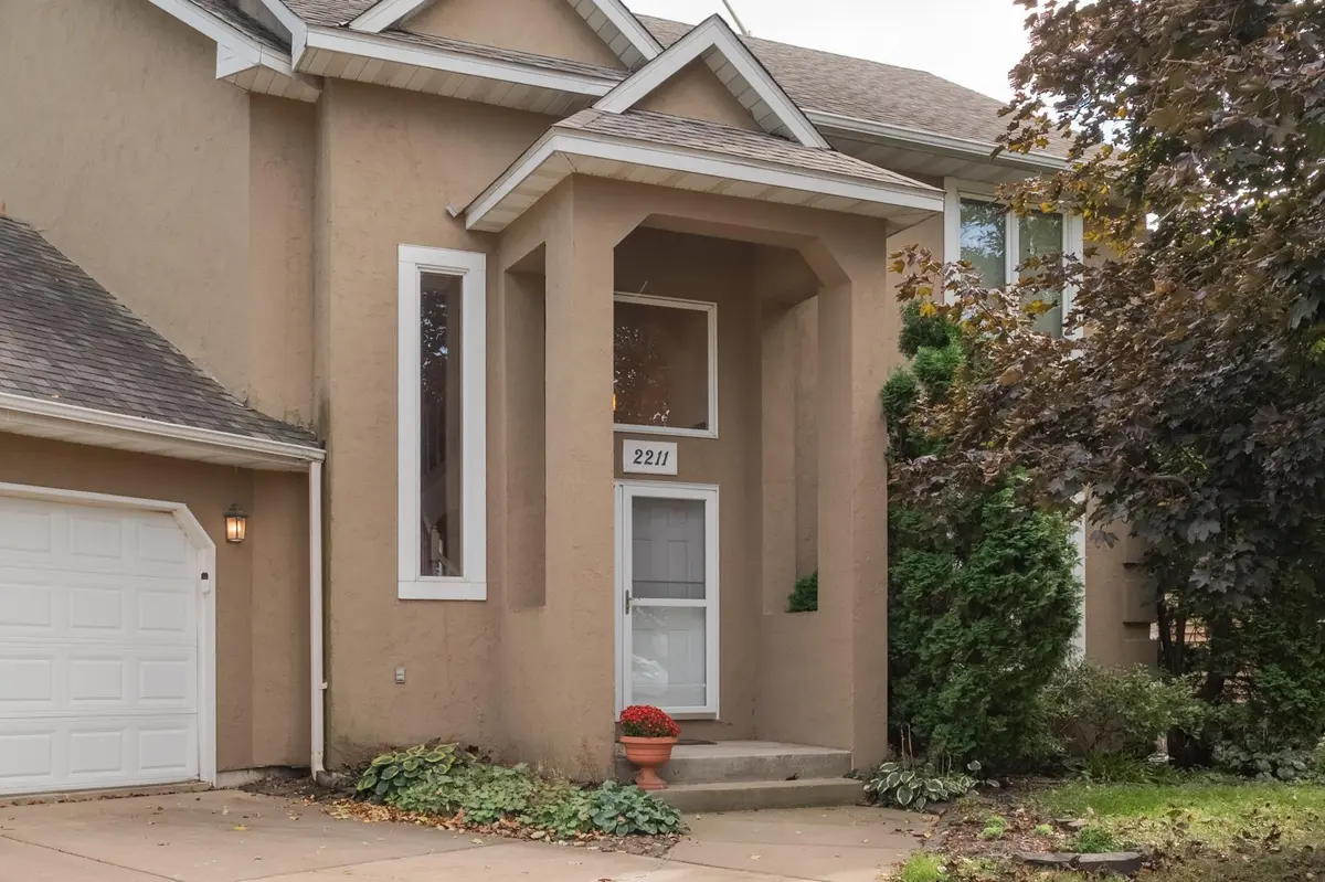2211 Brittany CT, New Brighton, MN 55112