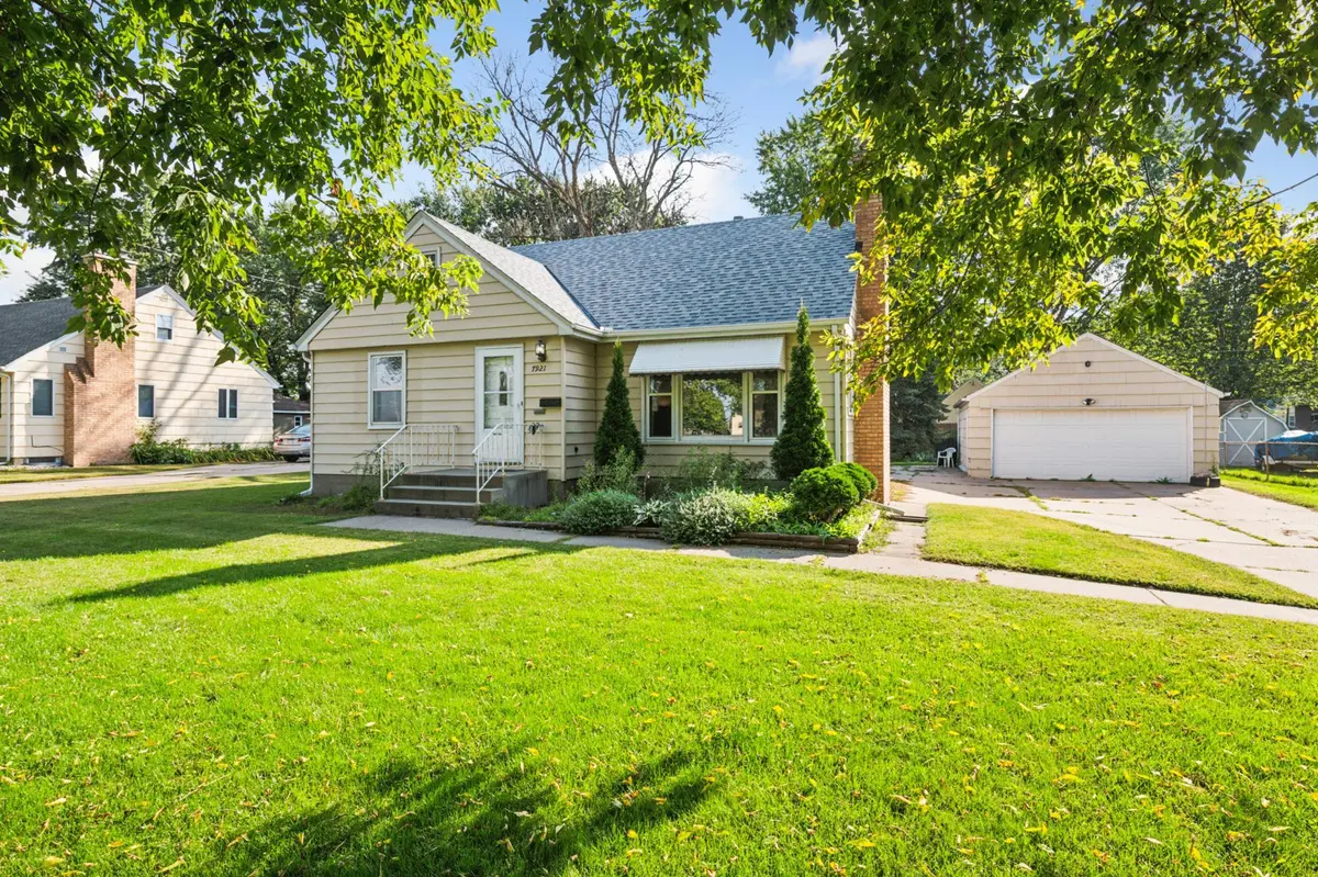 7921 Stevens AVE S, Bloomington, MN 55420