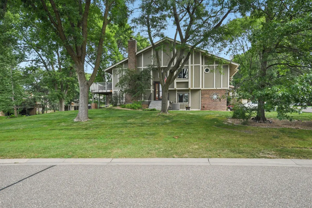 6800 Buckingham CT, Woodbury, MN 55125