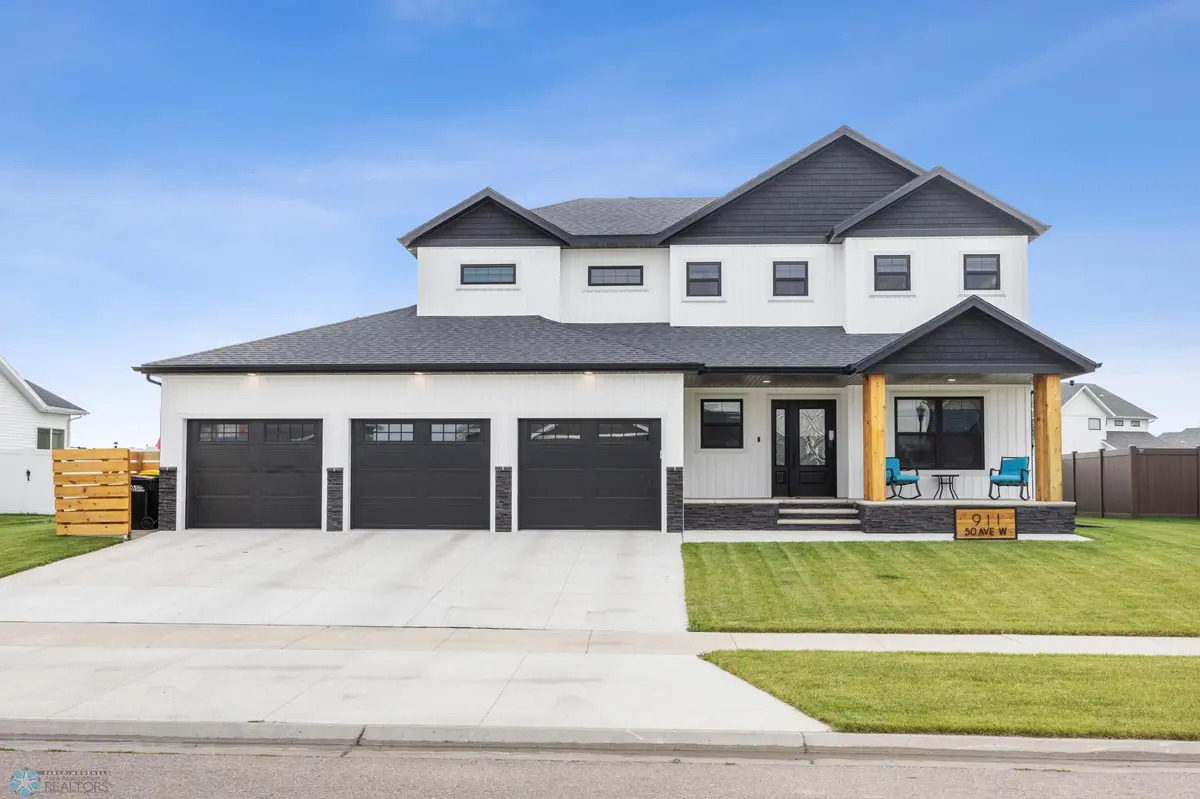 911 50th AVE W, West Fargo, ND 58078