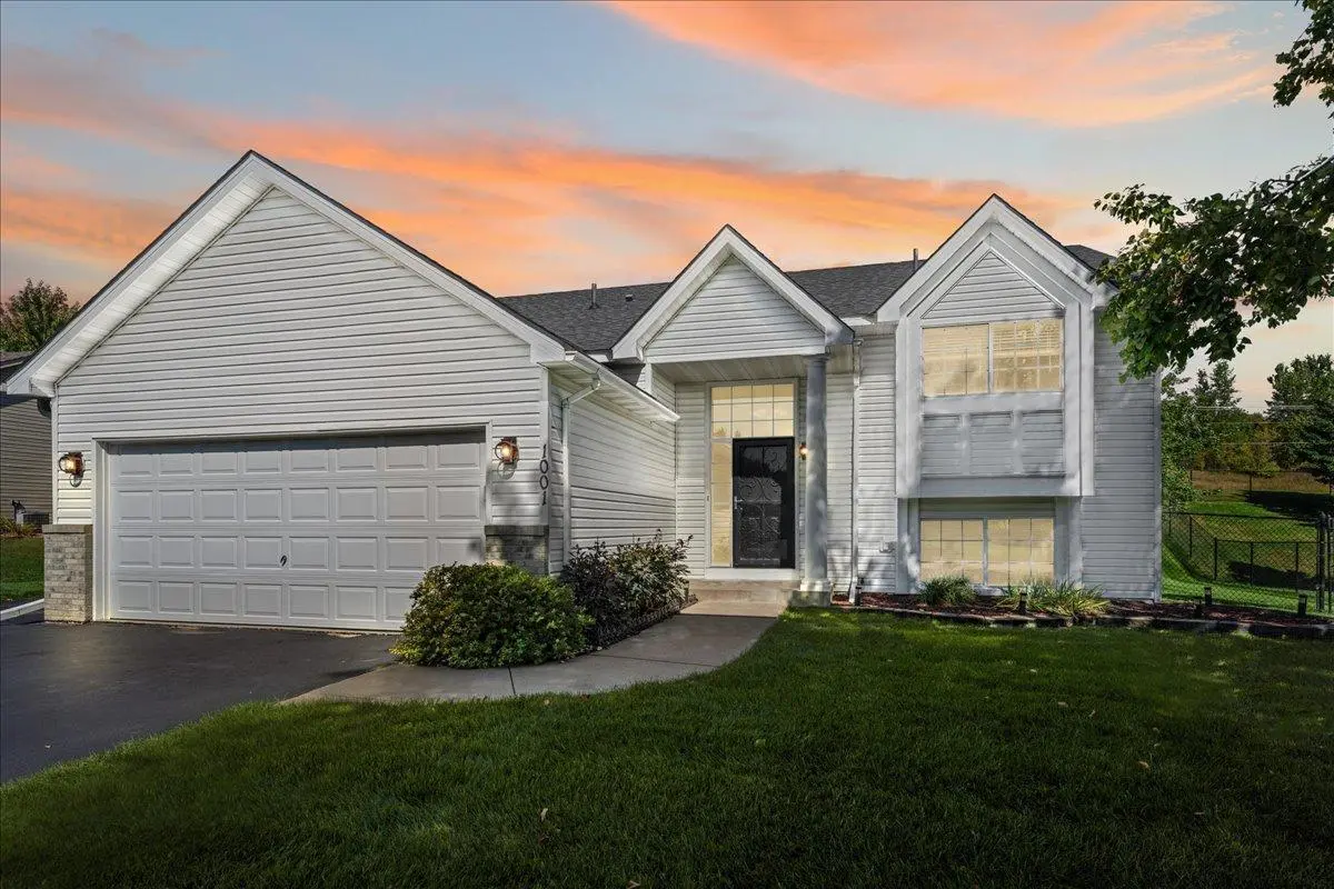 1001 Theresa Marie DR, Elko New Market, MN 55054