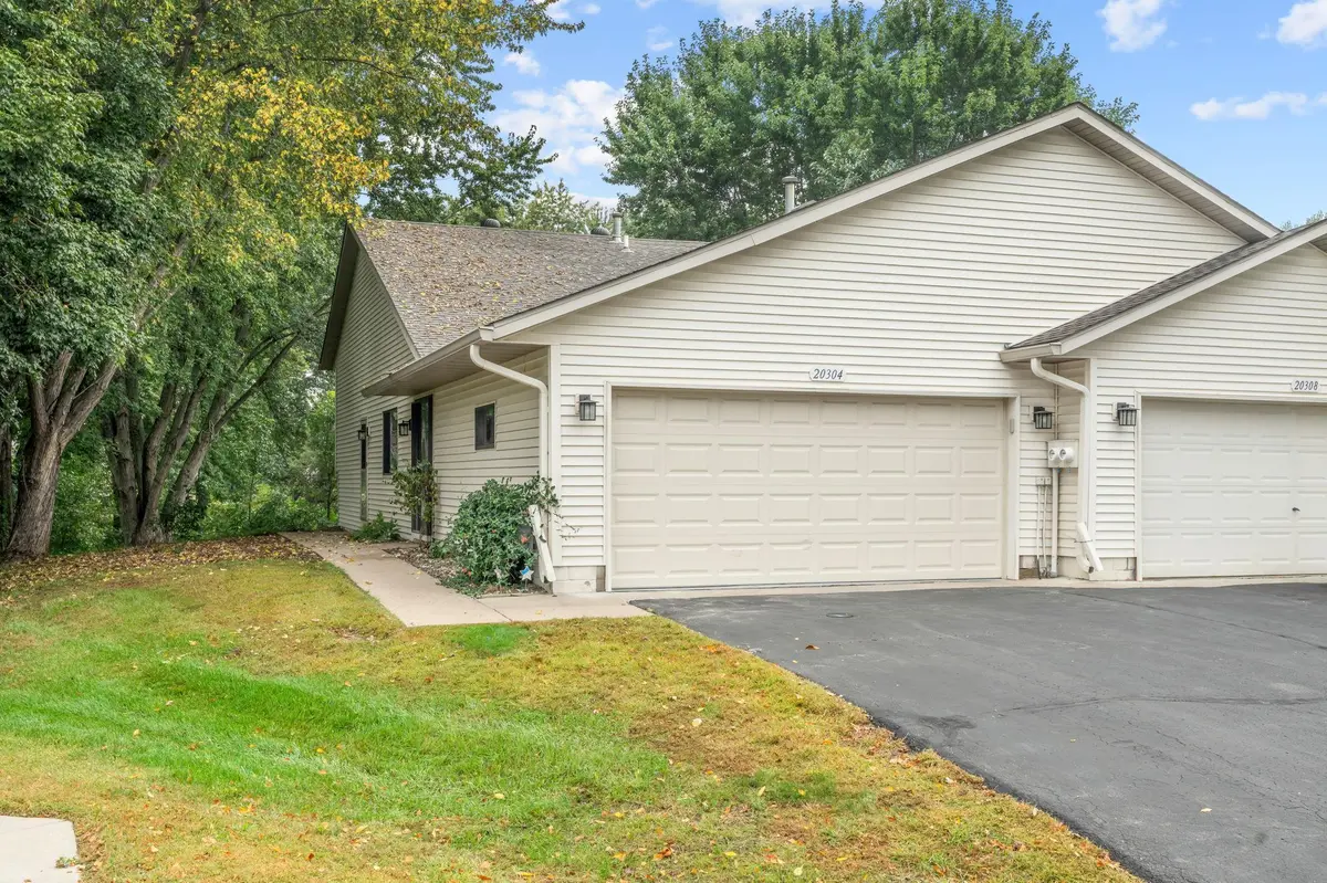 20304 Hunter CT, Lakeville, MN 55044