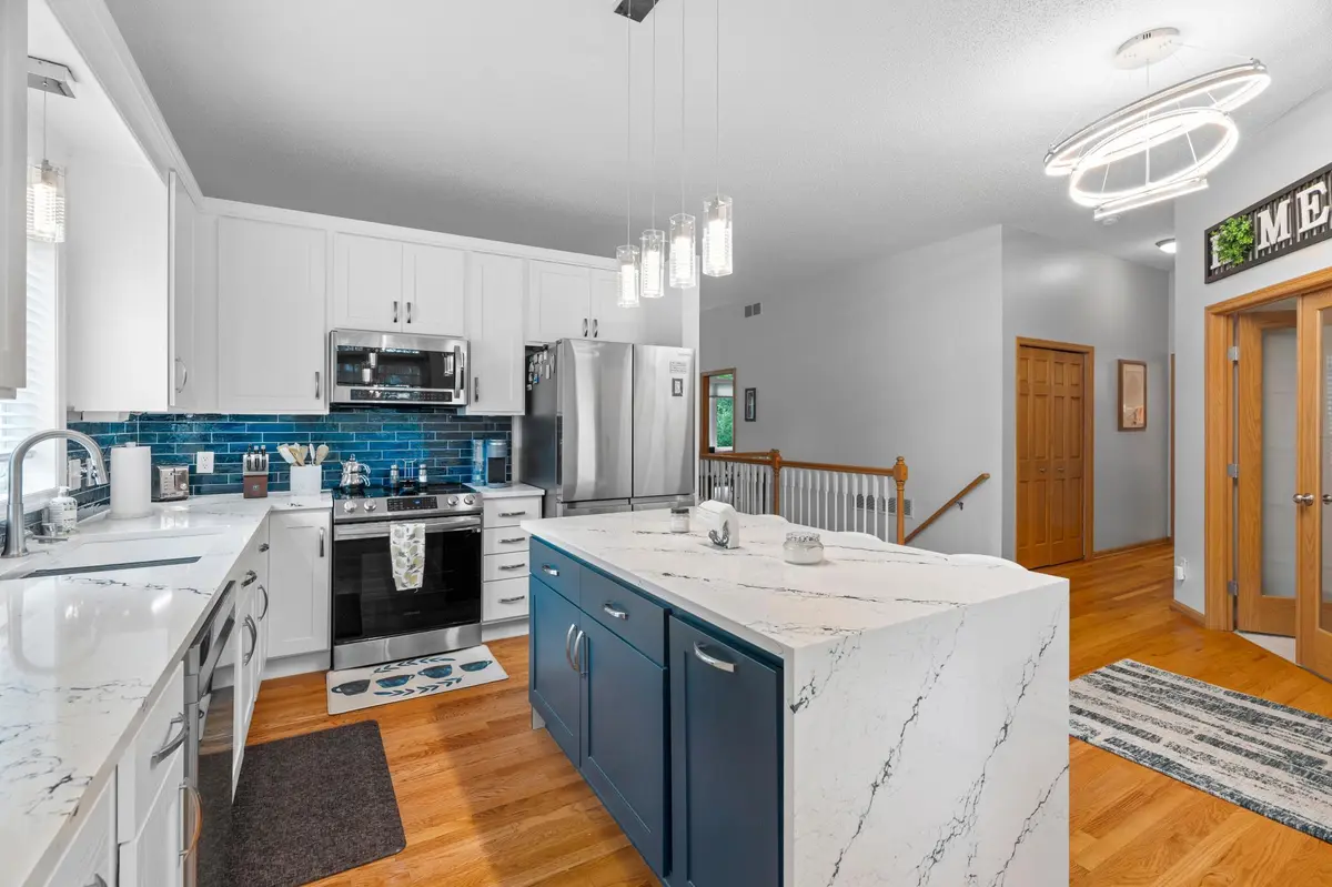 2211 Glacier WAY, Hastings, MN 55033