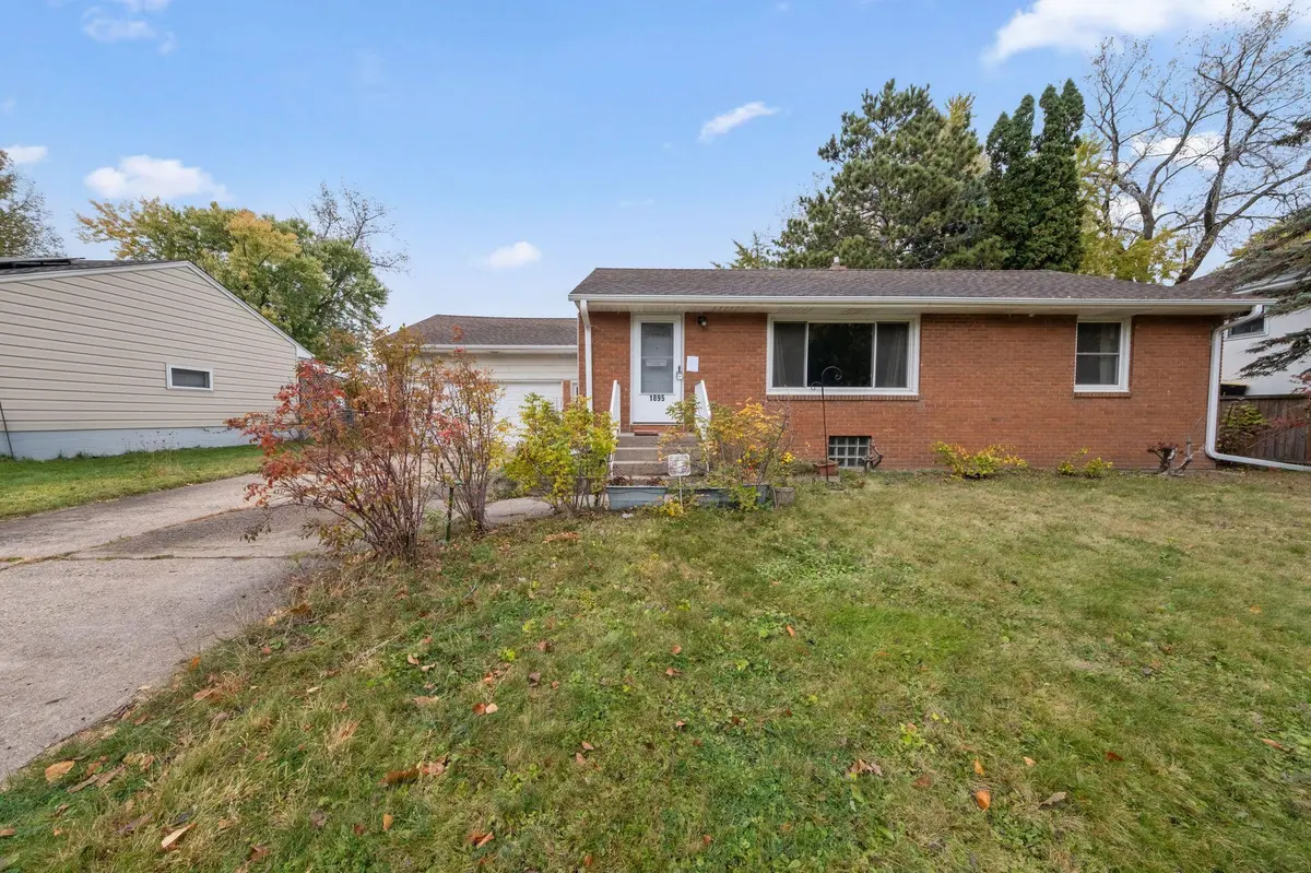 1895 Shryer AVE W, Roseville, MN 55113