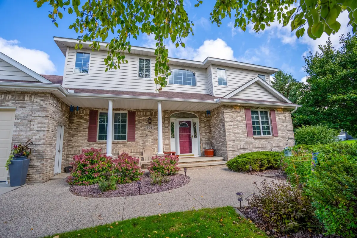 308 Country Club DR NE, Willmar, MN 56201