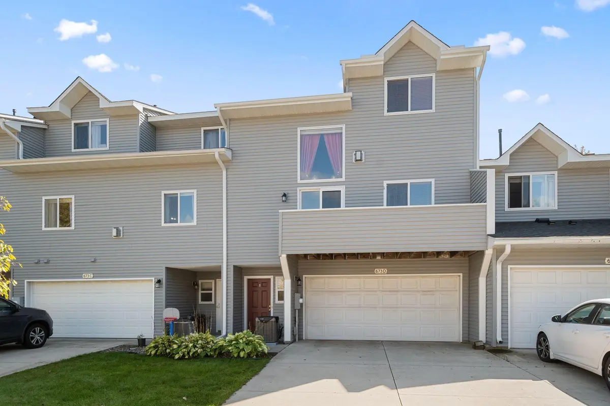 673 Kingfisher LN #D, Woodbury, MN 55125