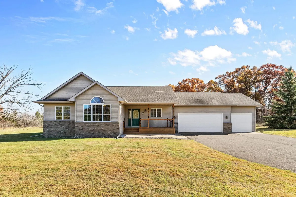 37305 Eagle CT, North Branch, MN 55056
