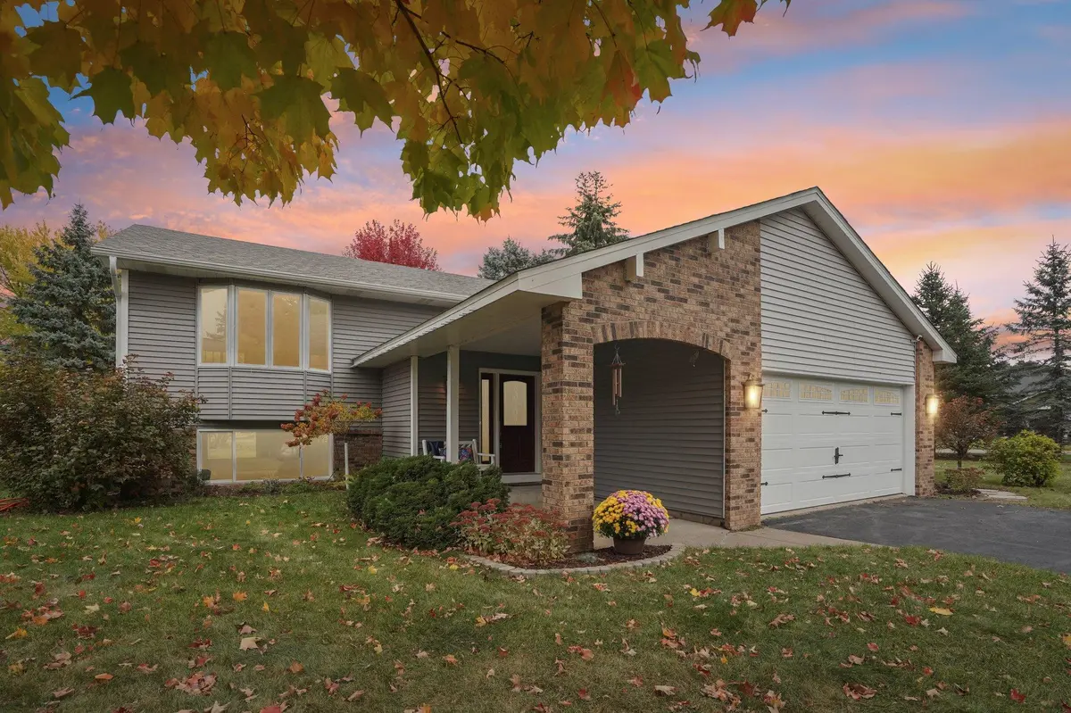 1425 Hickory TRL, White Bear Twp, MN 55110