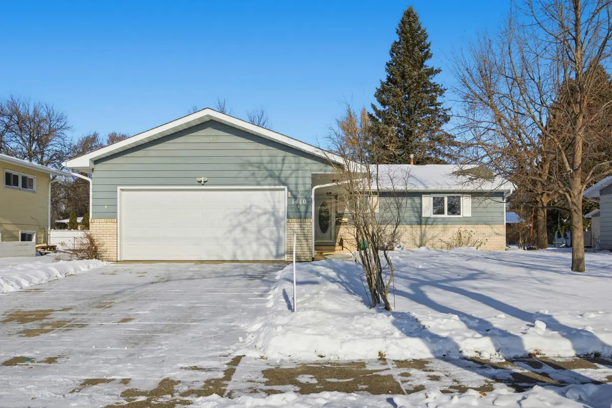 1410 24th AVE S, Moorhead, MN 56560
