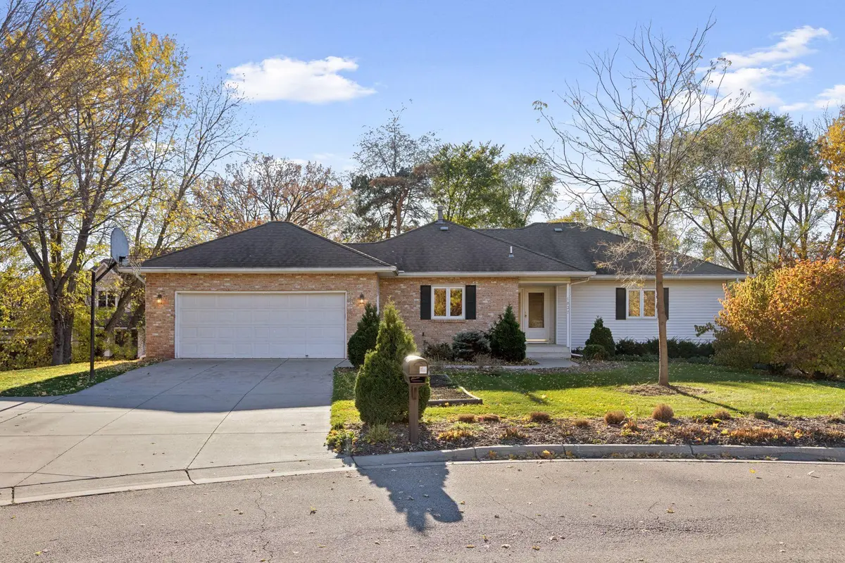 1837 Victoria RD S, Mendota Heights, MN 55118