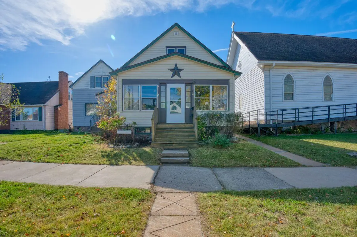 25 3rd ST SW, Chisholm, MN 55719