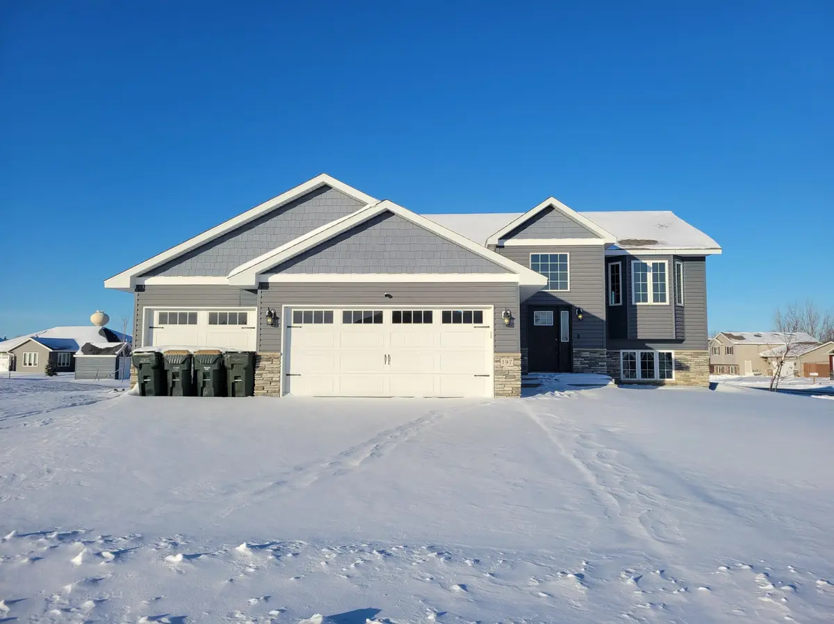 197 Eau Claire AVE SE, Hutchinson, MN 55350