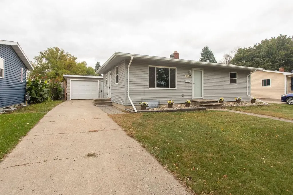 1806 10th AVE N, Moorhead, MN 56560