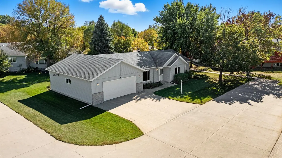 1221 Cedar WAY E, West Fargo, ND 58078