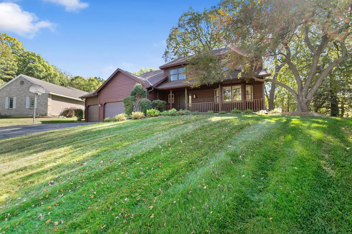 12044 Gantry LN, Apple Valley, MN 55124