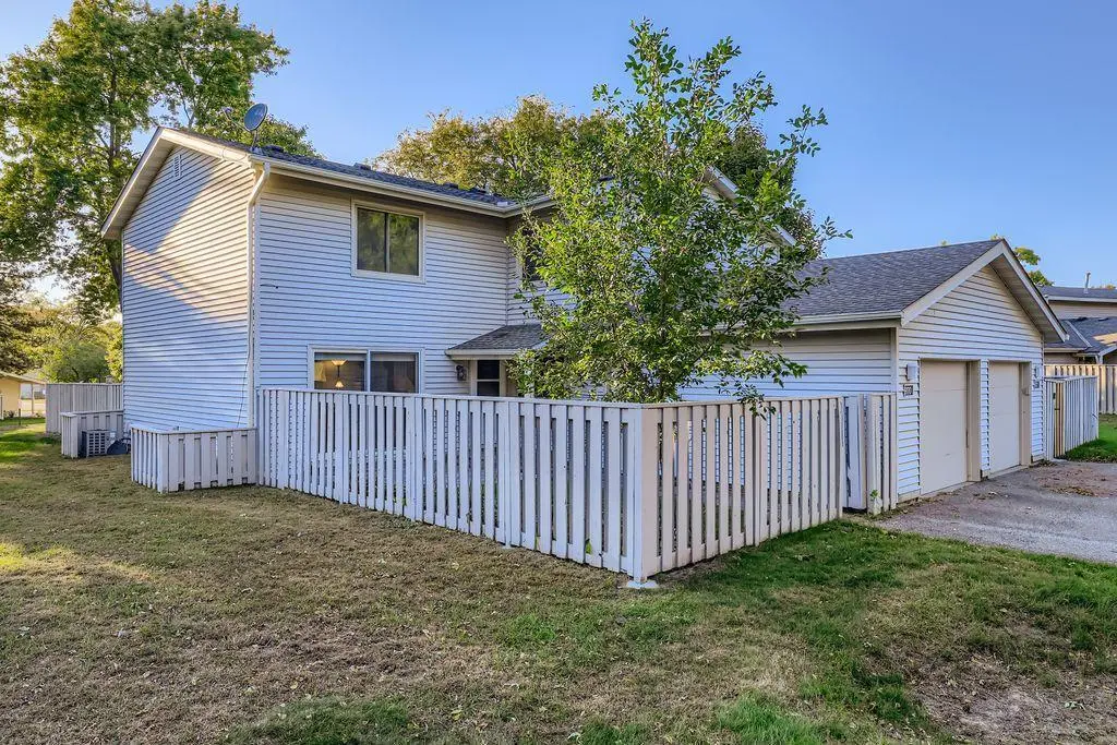 970 Monterey DR, Shoreview, MN 55126