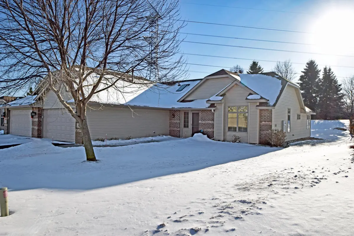 3821 Impatiens LN N, Brooklyn Park, MN 55443