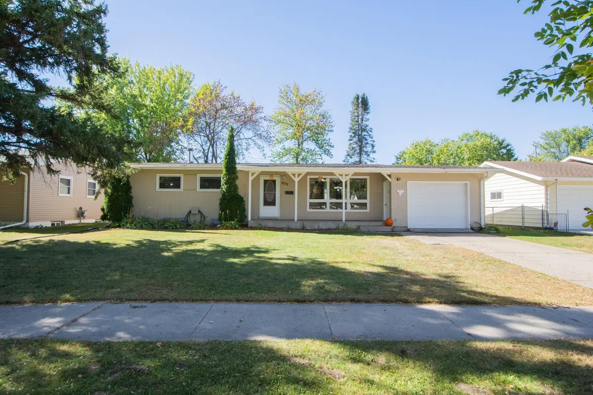 509 Birch LN, Moorhead, MN 56560