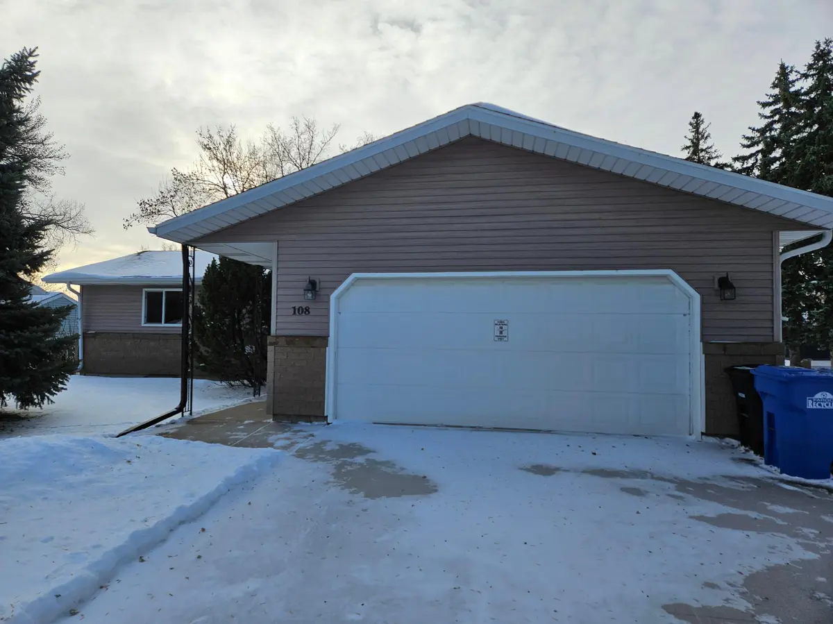 108 32nd AVE N, Fargo, ND 58102