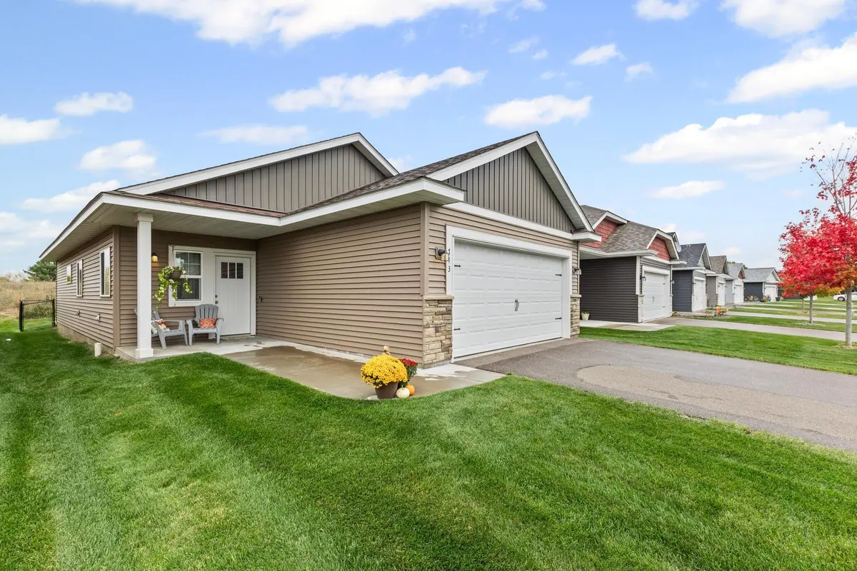 713 Cherrywood LN NE, Isanti, MN 55040
