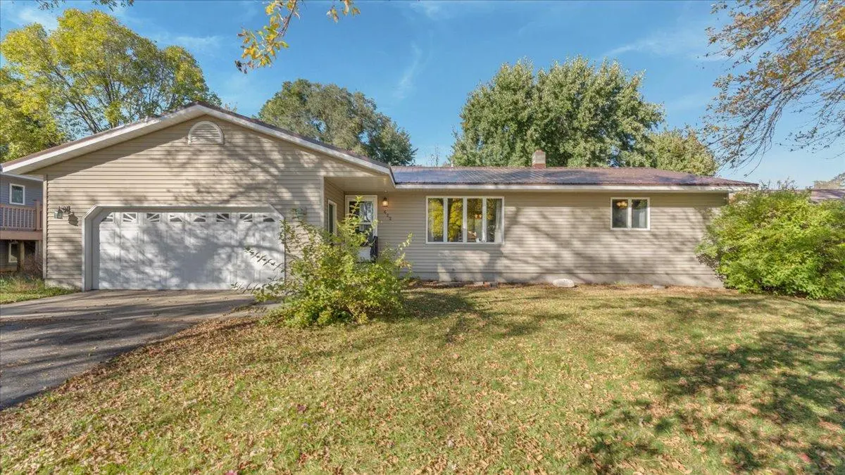 622 Spruce ST, Paynesville, MN 56362