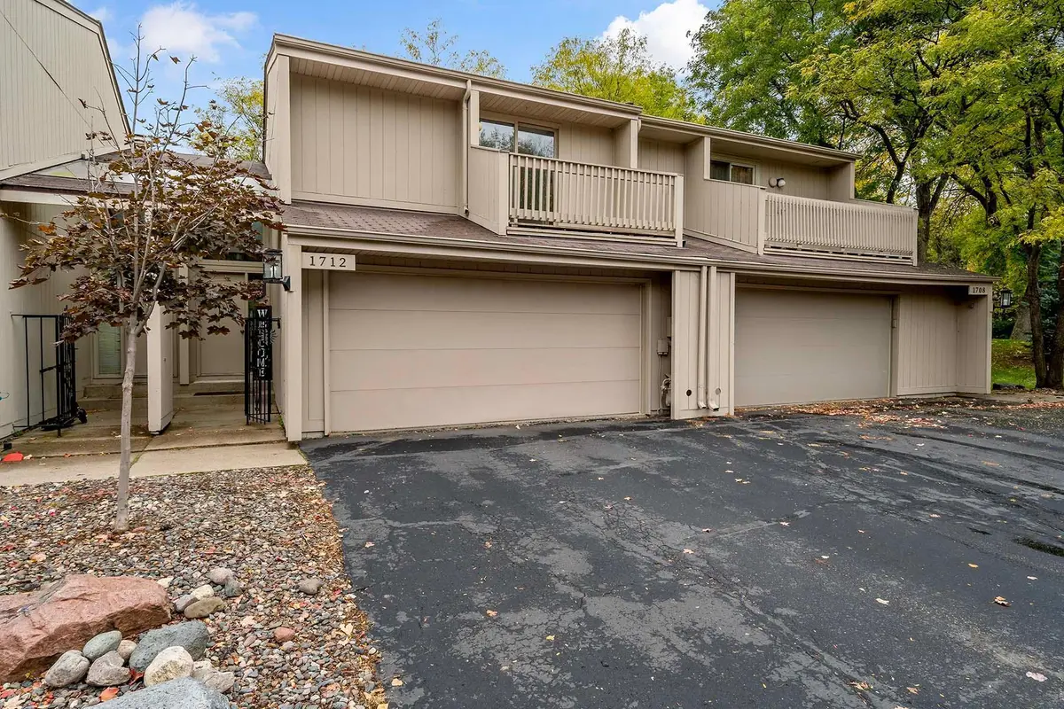 1712 Archer CT, Plymouth, MN 55447